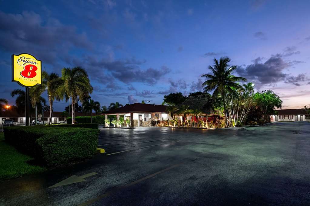 Super 8 by Wyndham Florida City Gateway to Keys Everglades - photo 7