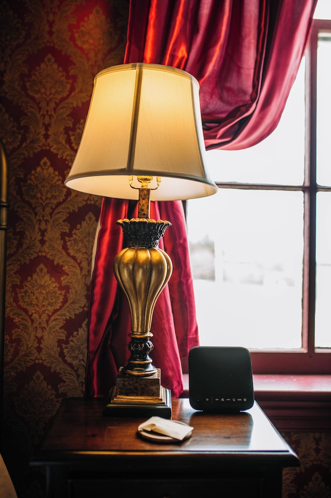 White House Hotel - photo 4