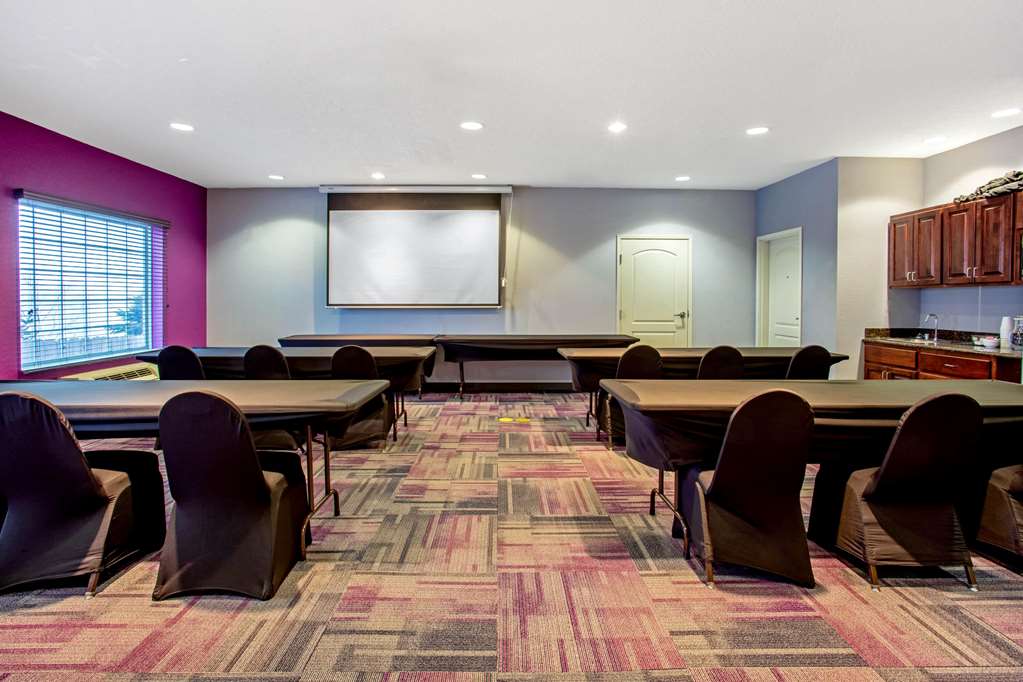 La Quinta Inn & Suites by Wyndham Bismarck - photo 37