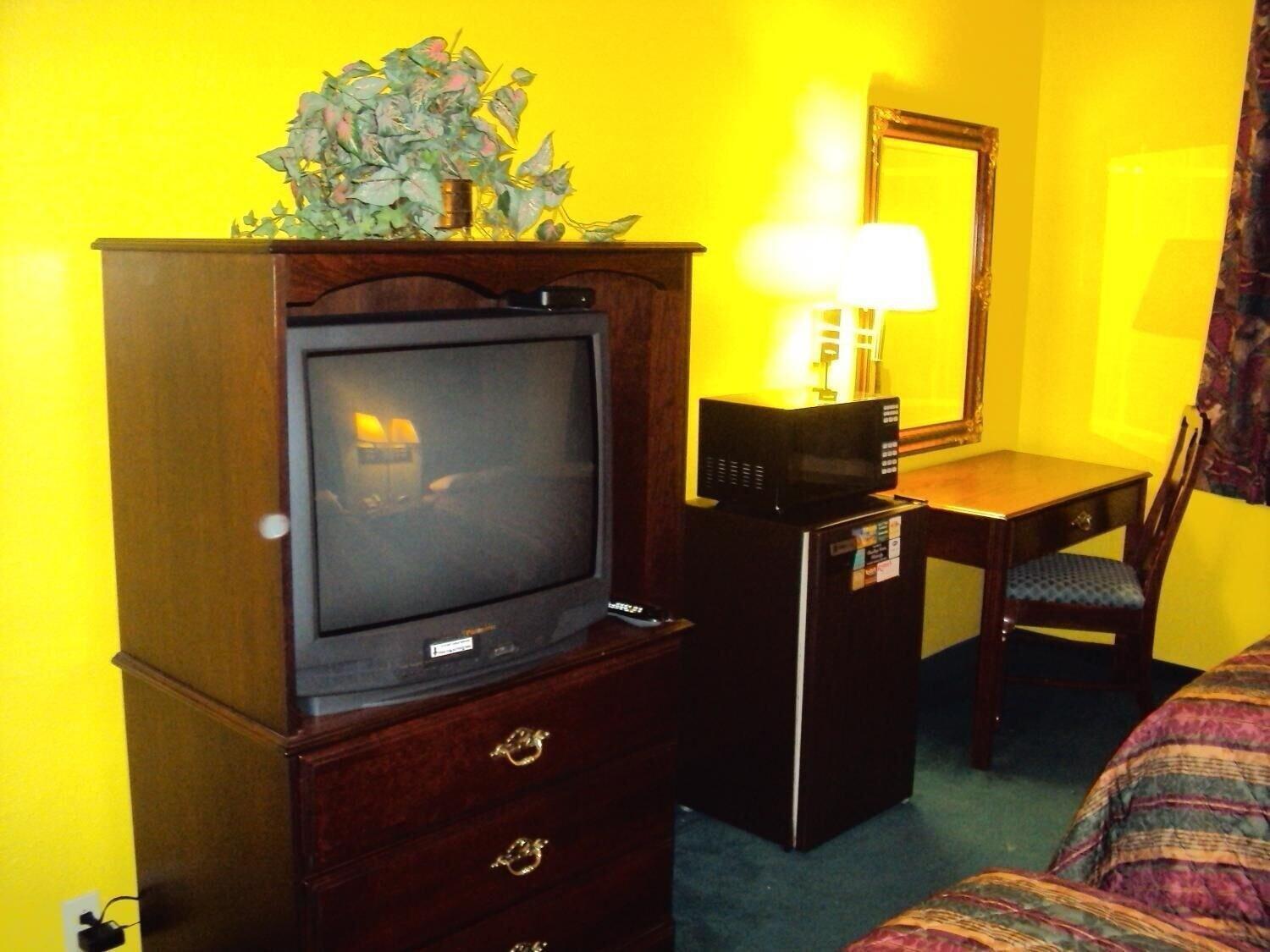 Country Hearth Inn & Suites Bowling Green - photo 9