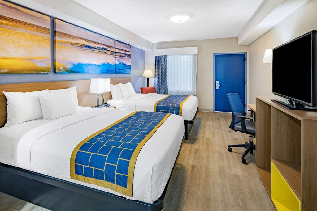 Days Inn & Suites by Wyndham Savannah Midtown - photo 31