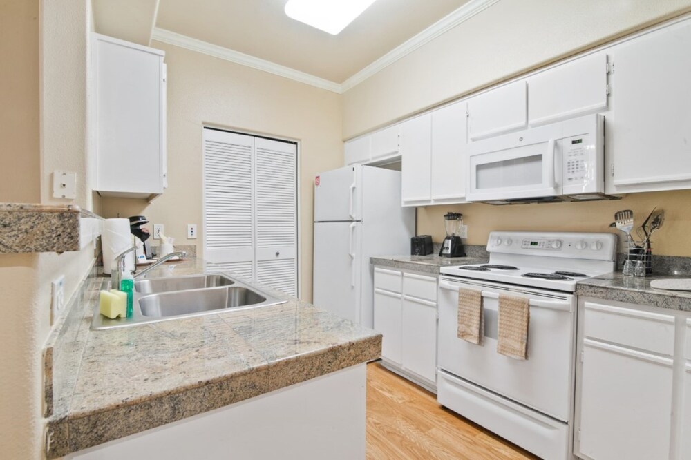 Global Luxury Suites in Cupertino - photo 10