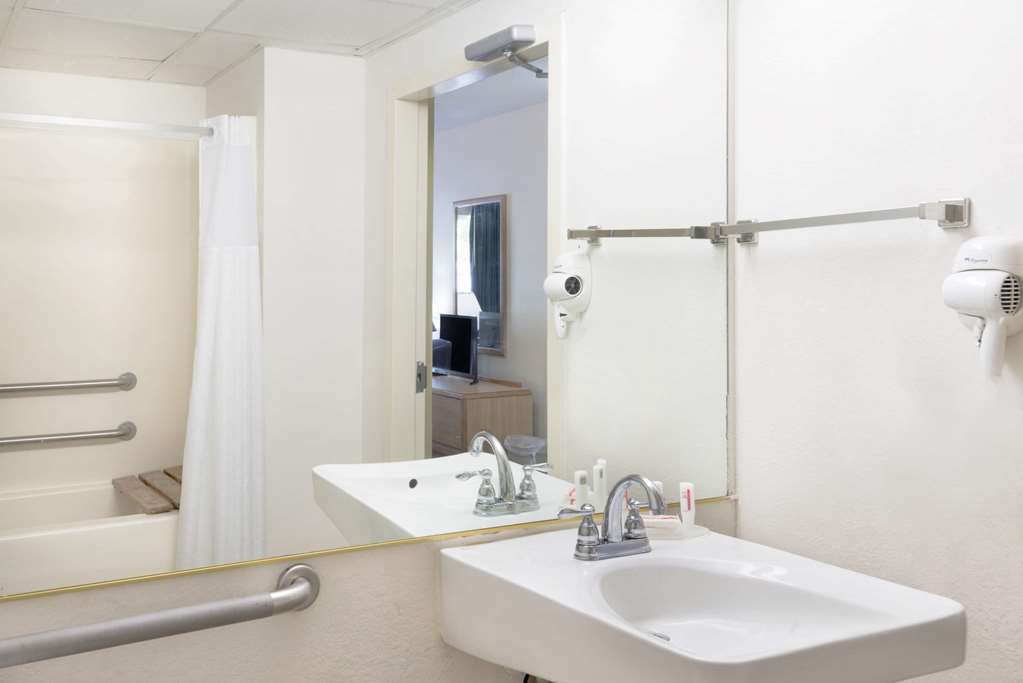 Howard Johnson by Wyndham Newburgh West Point - photo 7