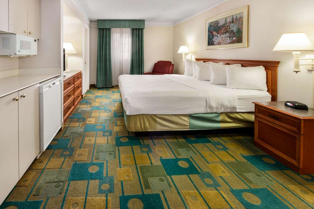 La Quinta Inn by Wyndham Albuquerque Northeast - photo 26