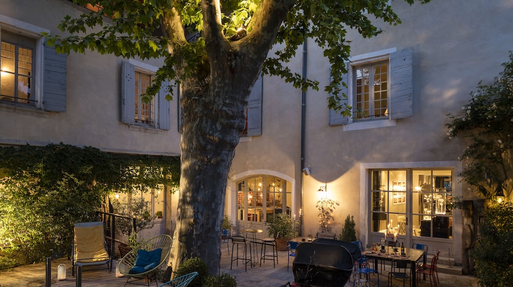 La Maison Sur La Sorgue Esprit de France — 4-Star Luxury Hotel in L'isle-Sur-La-Sorgue, France