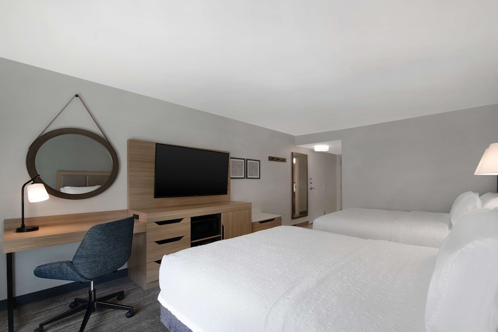 Hampton Inn Anderson Alliance Business Park - photo 27