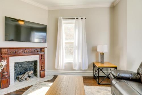 Spacious Chicago Condo with Deck Less Than 9 Mi to Downtown — 4-Star Luxury Hotel in Oak Park, United States