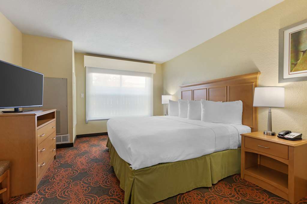Best Western Plus Waco North - photo 17