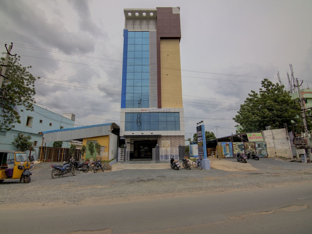 OYO 16879 Hotel Woodland in Guntur, India
