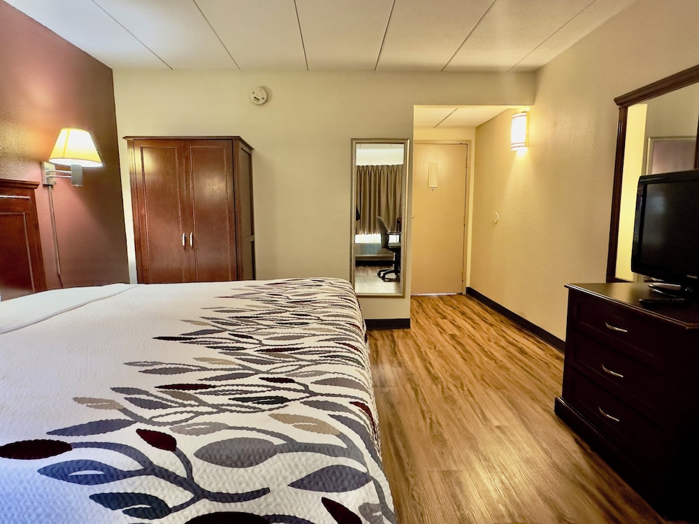 Red Roof Inn Hartford Vernon - photo 16
