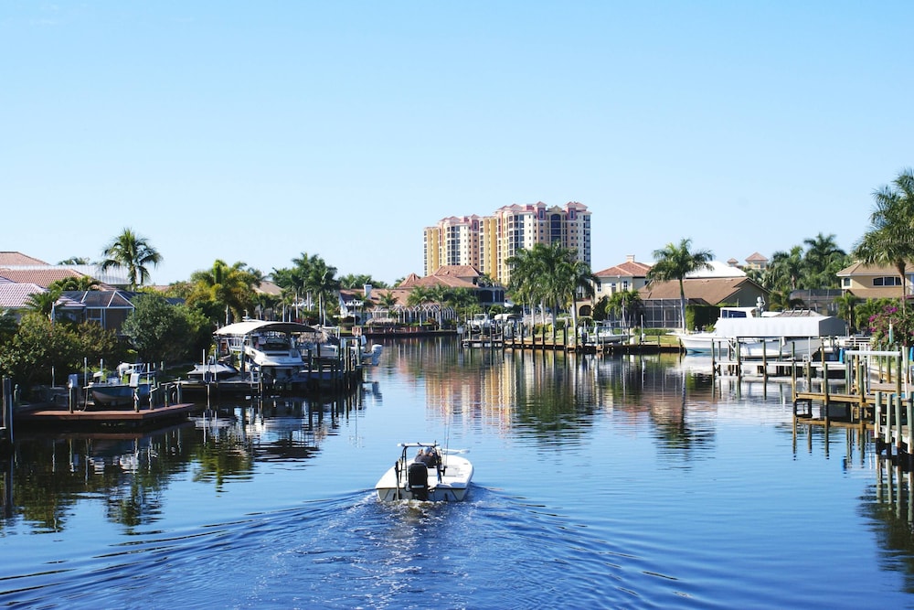 124 Se 28th Ter — hotel in Cape Coral