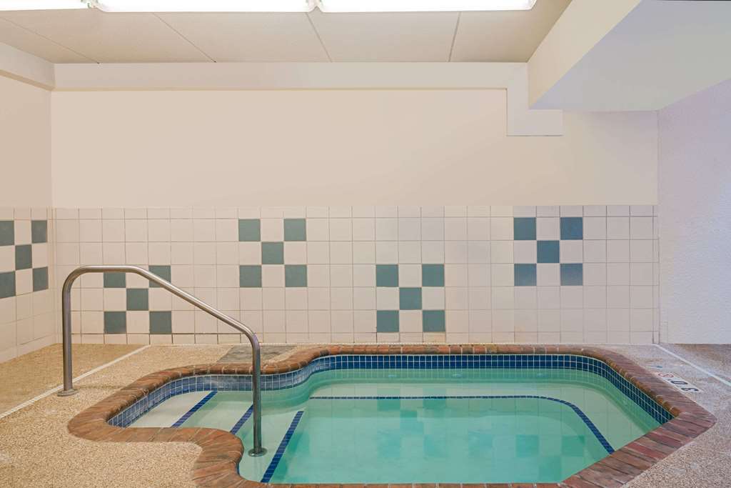 Ramada Hotel & Conference Center by Wyndham Plymouth - photo 6