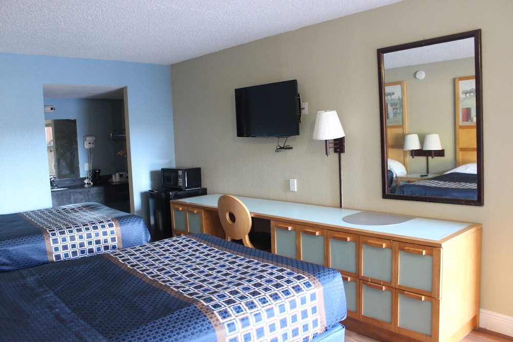 Tampa Inn Near Busch Gardens - photo 9