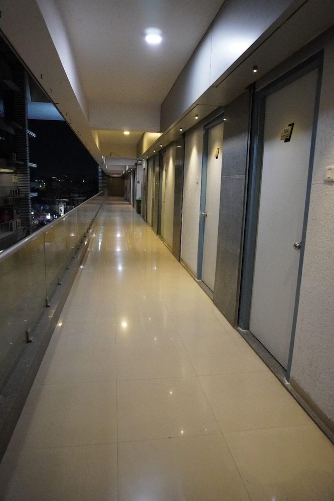 Hotel Apple Inn By Grb — Surat