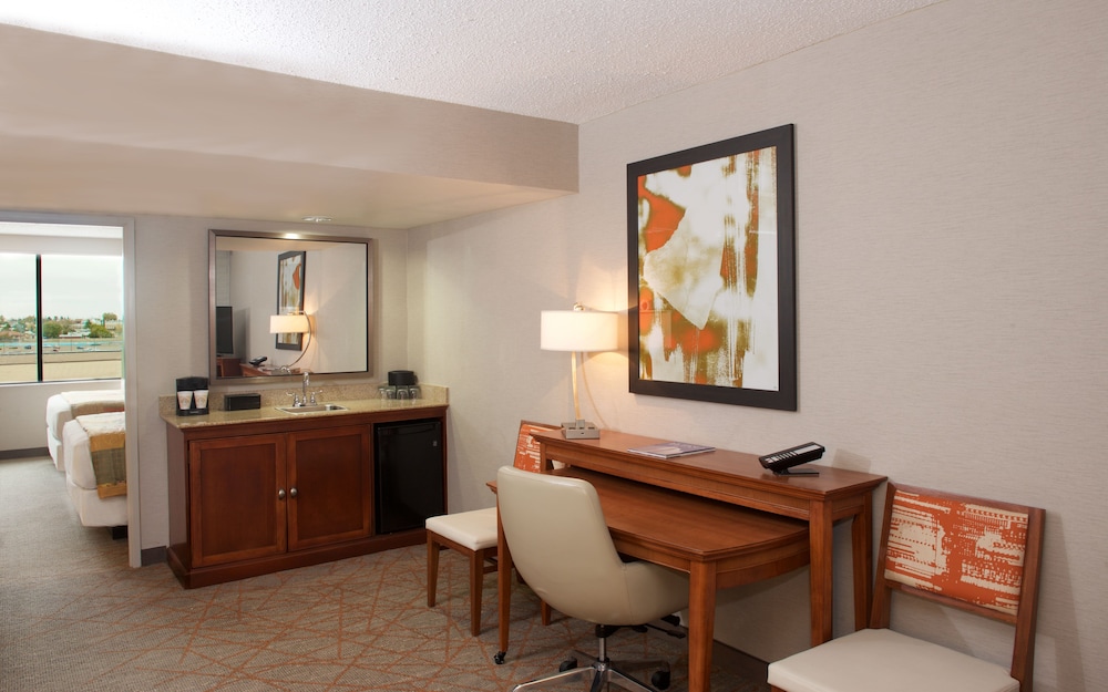 Embassy Suites by Hilton El Paso - photo 29