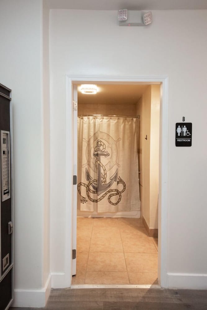 Anchor Pointe Inn - photo 50