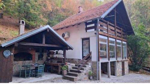 KavanaKunt in Unknown City, Serbia