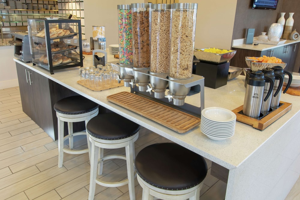 Hilton Garden Inn Great Falls - photo 57