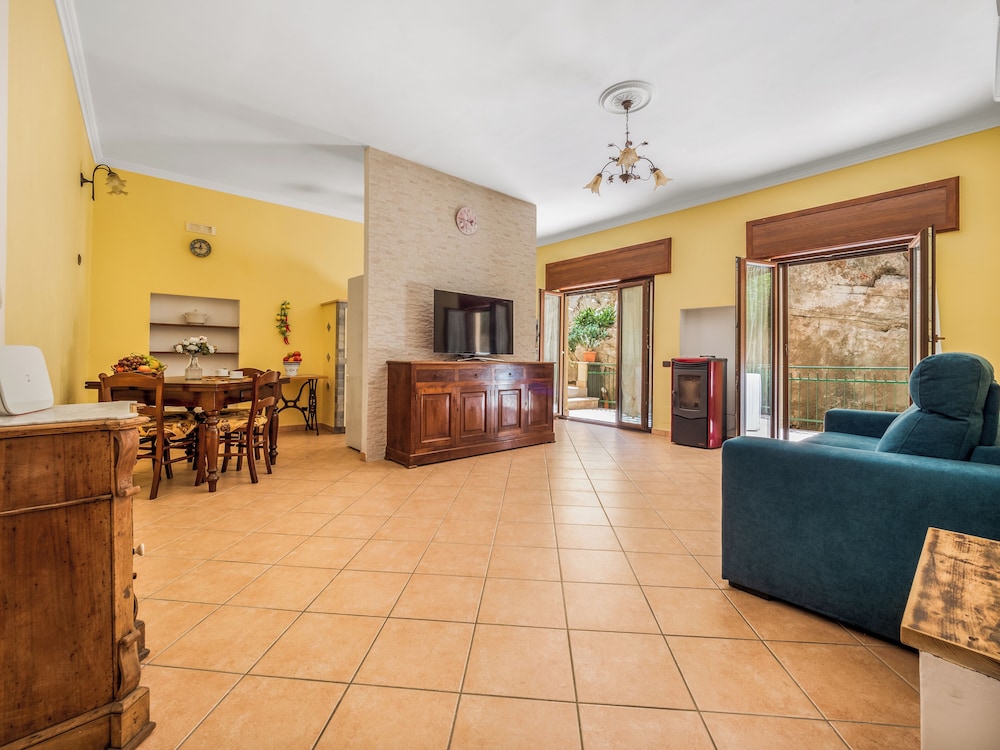 Grande Platano Spacious Apartment in Sorrento — 4-Star Luxury Hotel in Sant'agnello, Italy