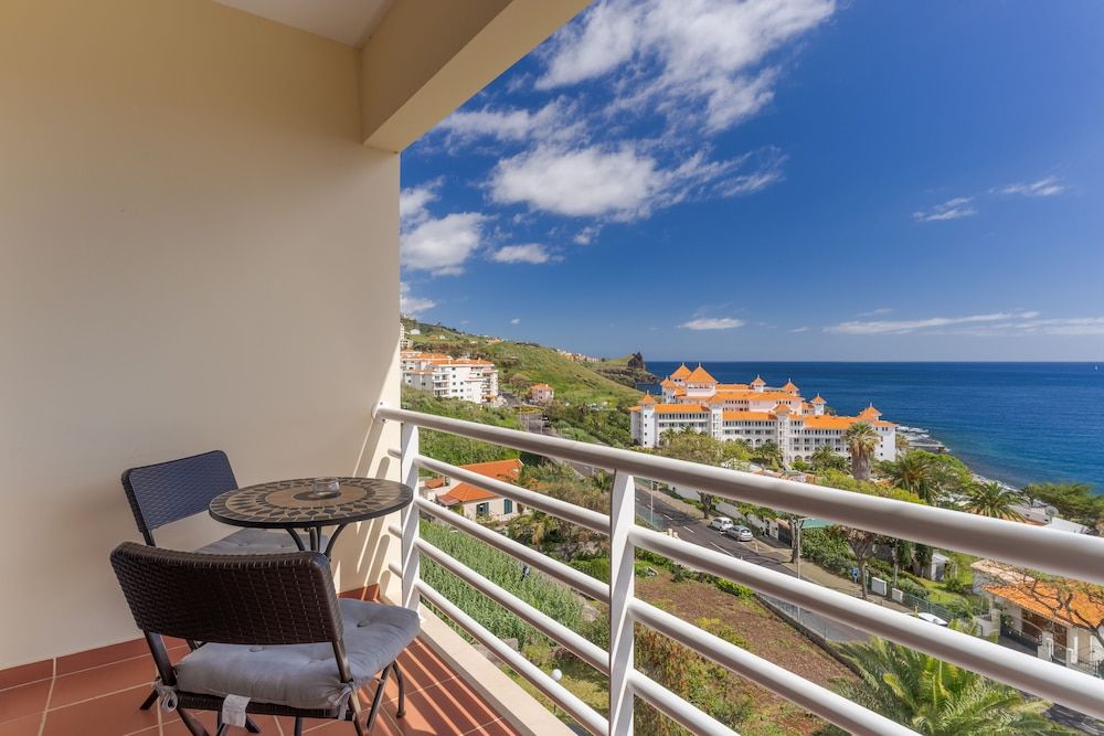 Apartamento Estrela Azul — 4-Star Luxury Hotel in Santa Cruz, Portugal