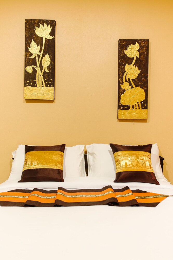 Happy House Hotel — Pa Daet