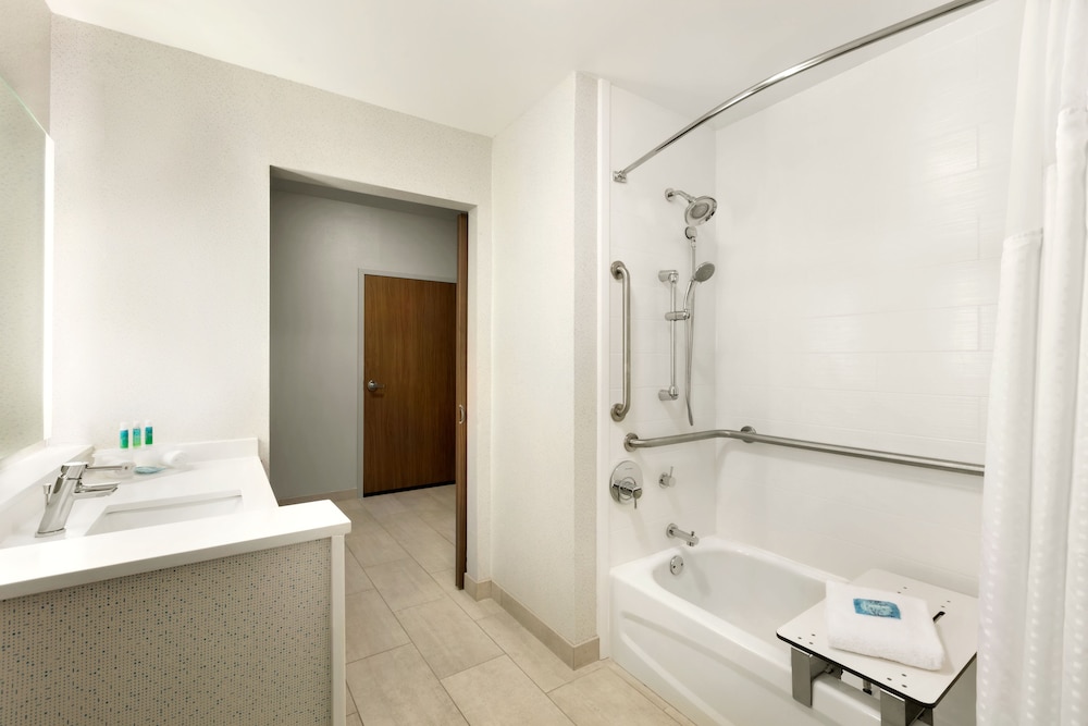 Holiday Inn Express & Suites Salisbury by IHG - photo 19