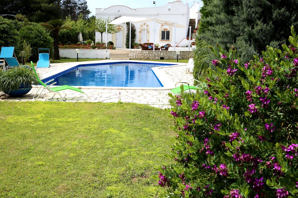 Bed & Breakfast Le Vele — 4-Star Luxury Hotel in Maruggio, Italy