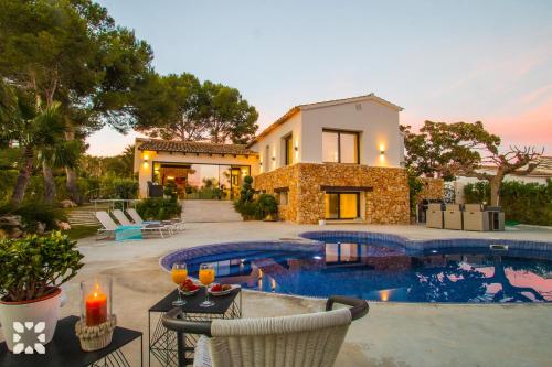 Villa Los Roques by Abahana Villas — 4-Star Luxury Hotel in Benissa, Spain