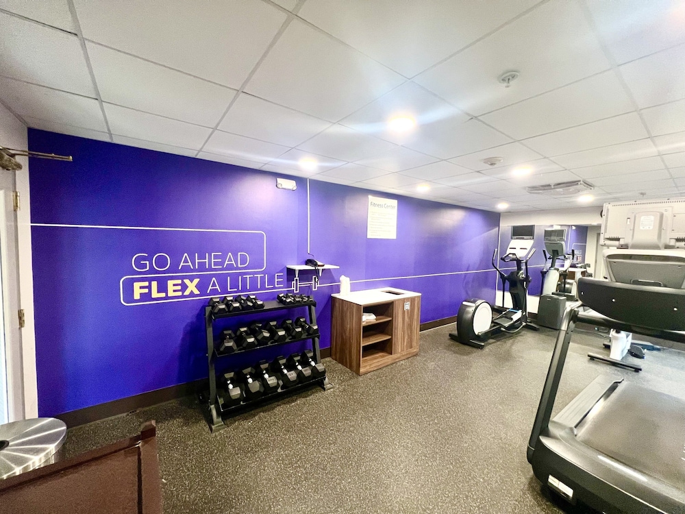 Holiday Inn Express Madison by IHG - photo 23