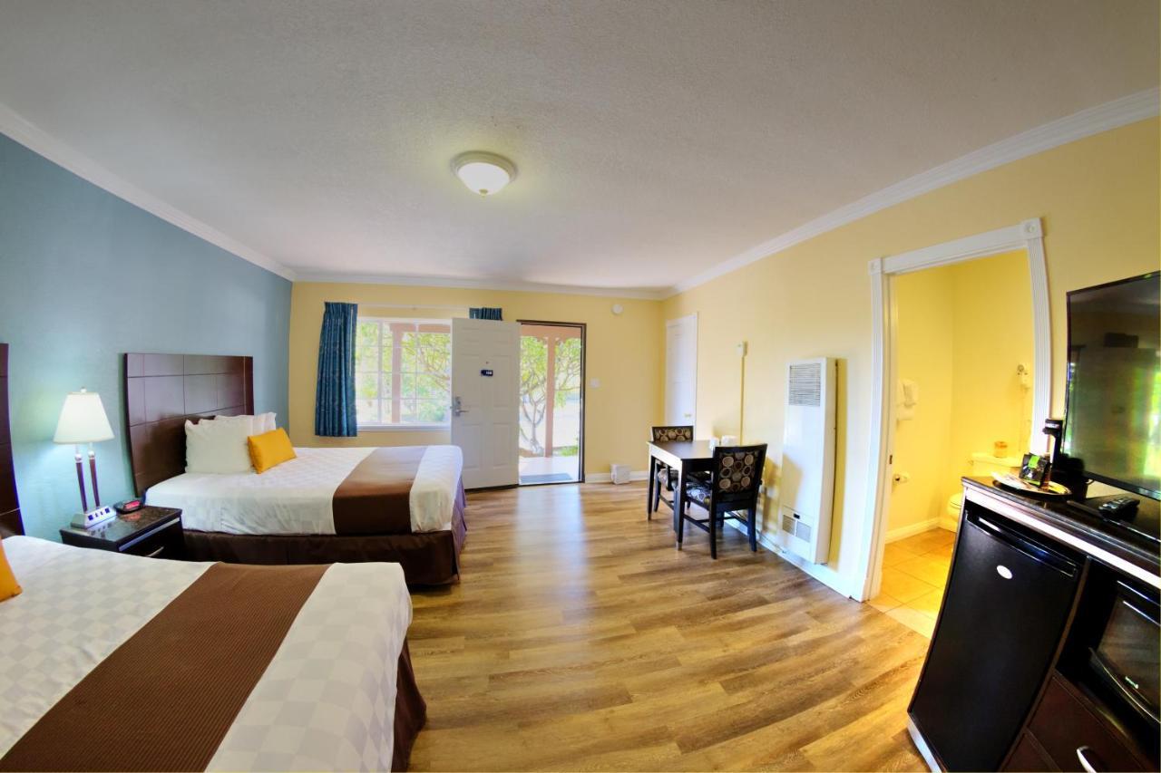 Palm Tropics Motel - photo 27