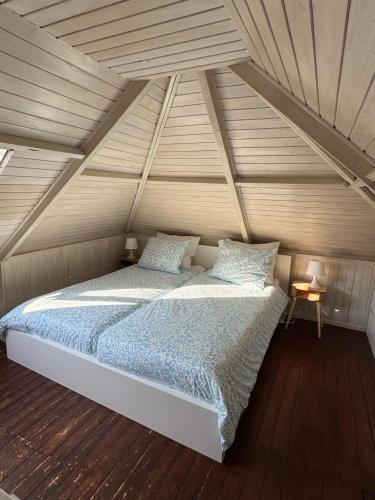 Mekxy - carbon neutral hotel in Unknown City