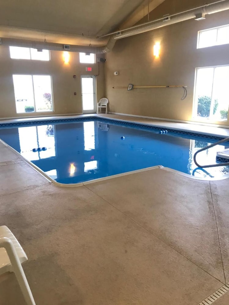 Randolph Inn and Suites - photo 28