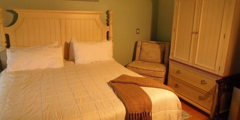 The Collins Inn and Seaside Cottages - photo 30