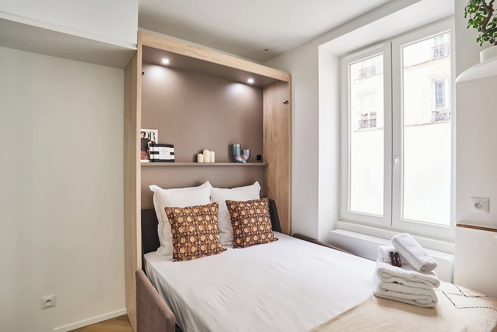 Superb AC Studio Eiffel Tower champ de Mars - carbon neutral hotel in Paris