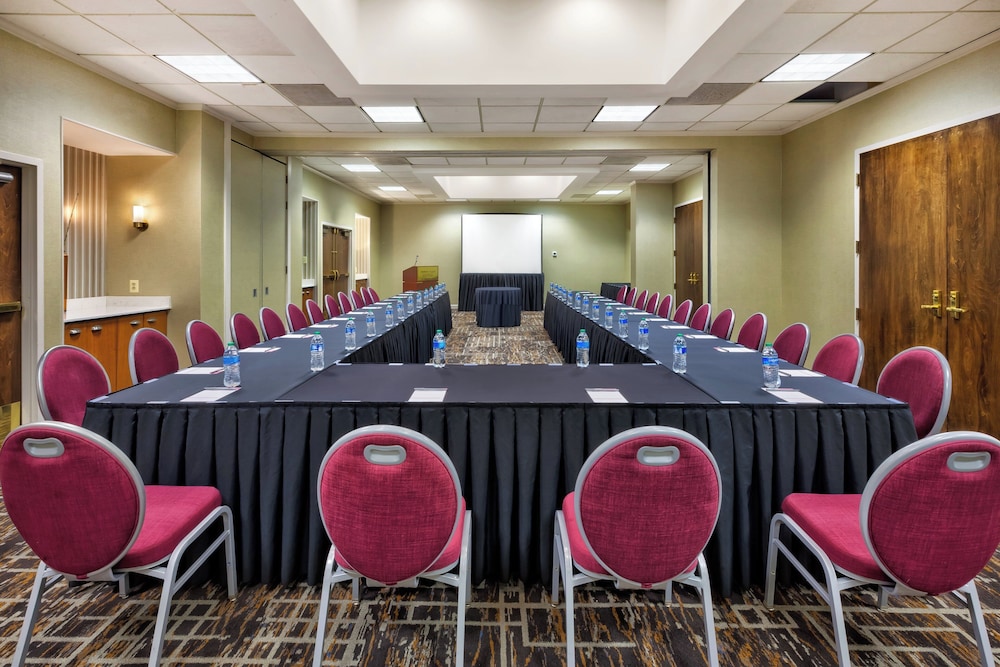 Crowne Plaza Dulles Airport by IHG - photo 112