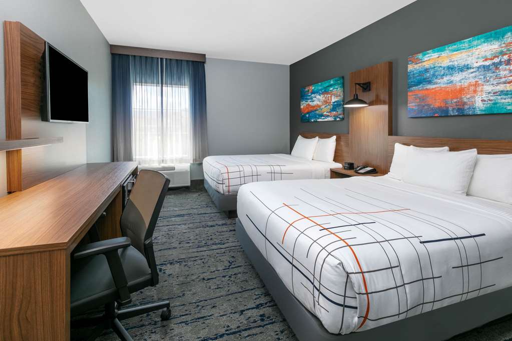 La Quinta Inn & Suites by Wyndham Jacksonville TX - photo 17