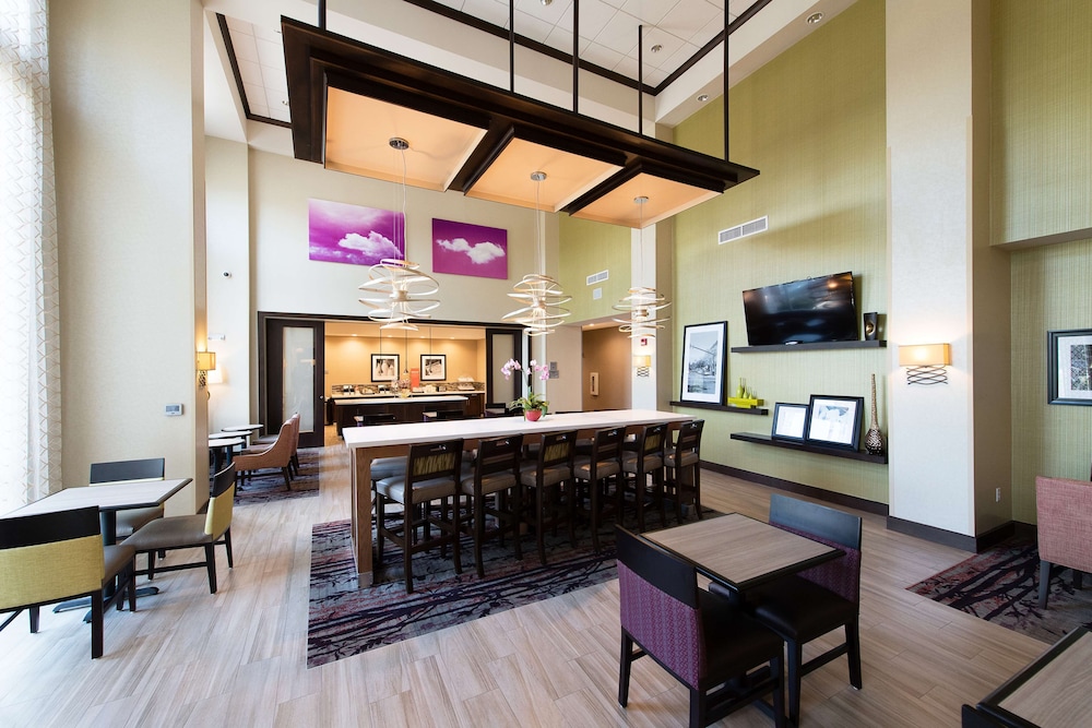 Hampton Inn & Suites Fayetteville - photo 44