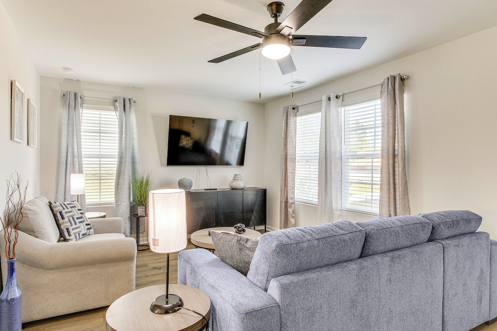 Private Yard: Family Hideaway 9 Mi to Fort Jackson — 4-Star Luxury Hotel in Elgin, United States