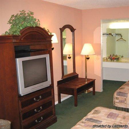 Regency Inn Fayetteville Fort Bragg - photo 9