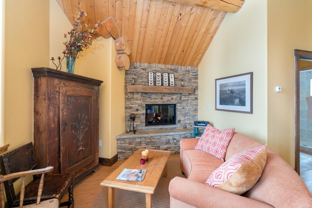 Hilltop Hideaway Expansive Views From This Private Estate Hot Tub Pool Table - photo 33