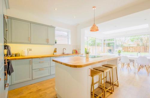Gorgeous Luxury Chalet New Forest & Coast & — 4-Star Luxury Hotel in Lymington, United Kingdom