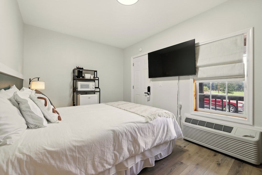 Hillside Motel LLC - photo 67
