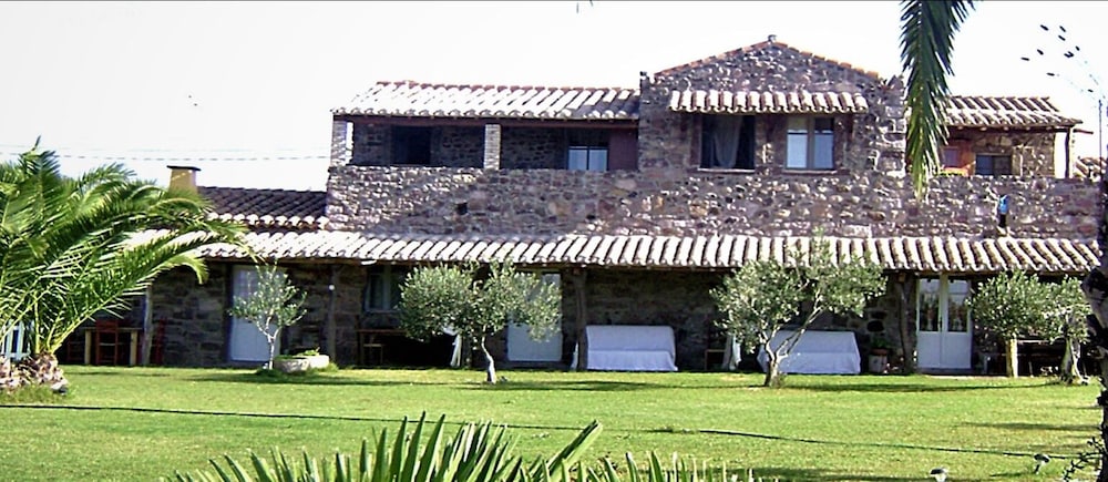 Domus Antiga — 4-Star Luxury Hotel in San Giovanni Suergiu, Italy