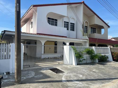 Forest Hilltop Homestay — 4-Star Luxury Hotel in Miri, Malaysia