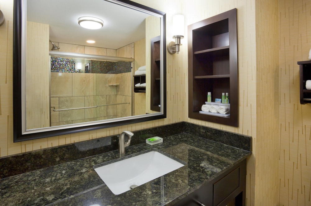 Holiday Inn Express & Suites Davenport by IHG - photo 18