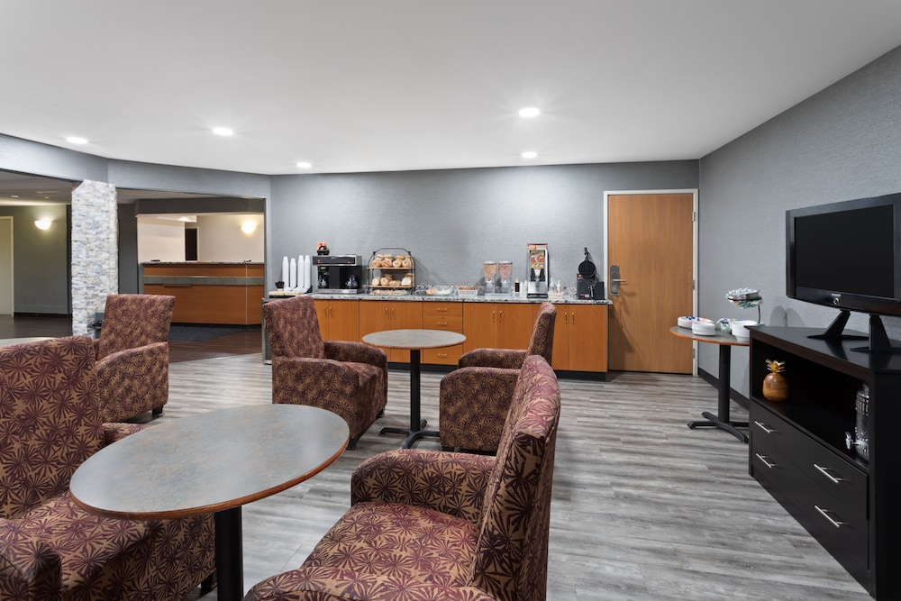 Americas Best Value Inn & Suites Racine - photo 39