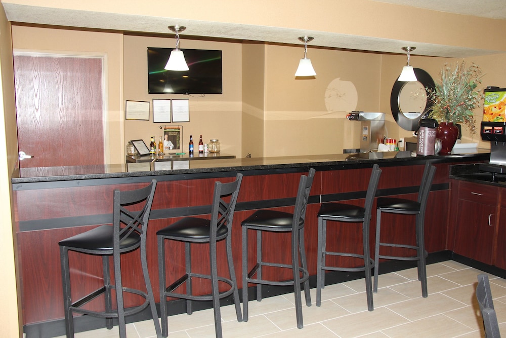 Castle Rock Inn & Suites - photo 49