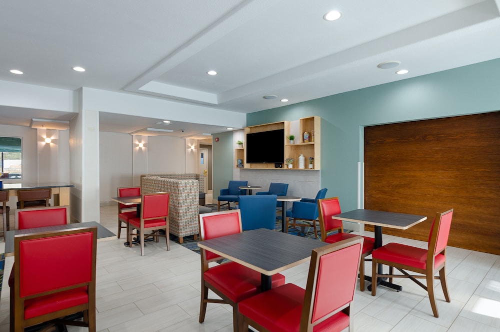 Holiday Inn Express Hotel & Suites Weston by IHG - photo 51