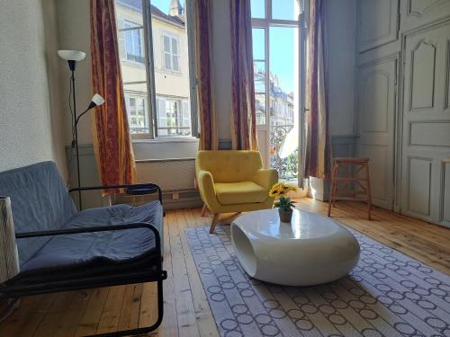 Lons Centre T1 Rue Du Commerce — Lons Le Saunier