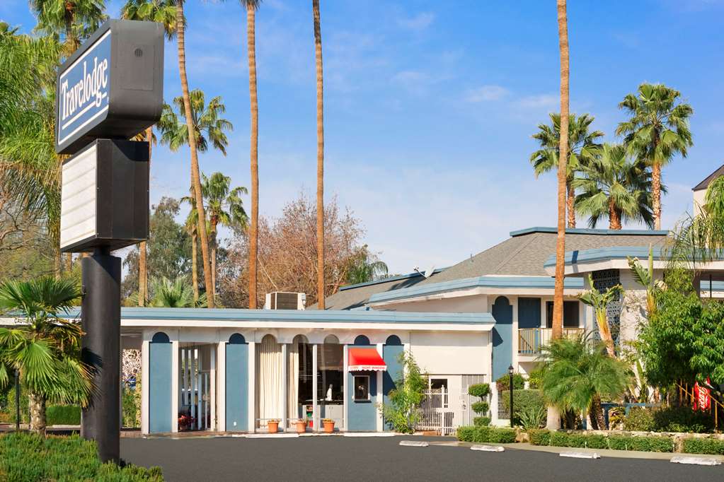 Travelodge by Wyndham Bakersfield - photo 2